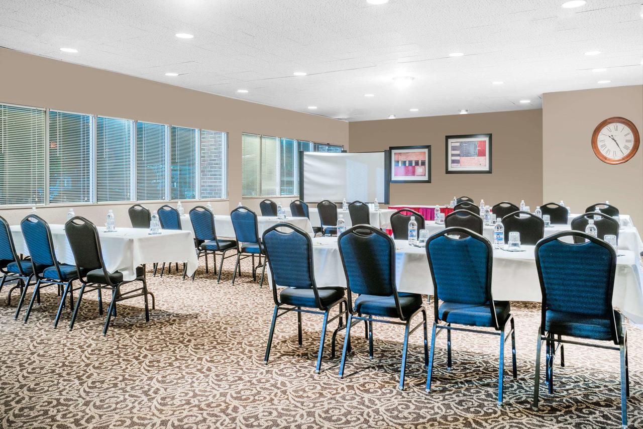 Days Inn Hotel & Conference Center La Crosse Esterno foto